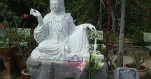  Avalokitesvara Bodhisattva - the embodiment of compassion, saving sentient beings