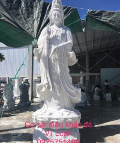 Alternative view of Tượng đá Quan Âm bồ tát