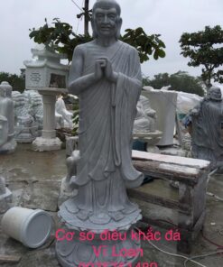 Alternative view of Tượng đá Tam Thế Phật